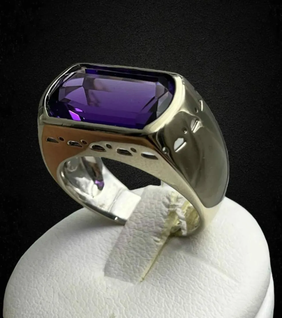 Bague moderne avec améthyste