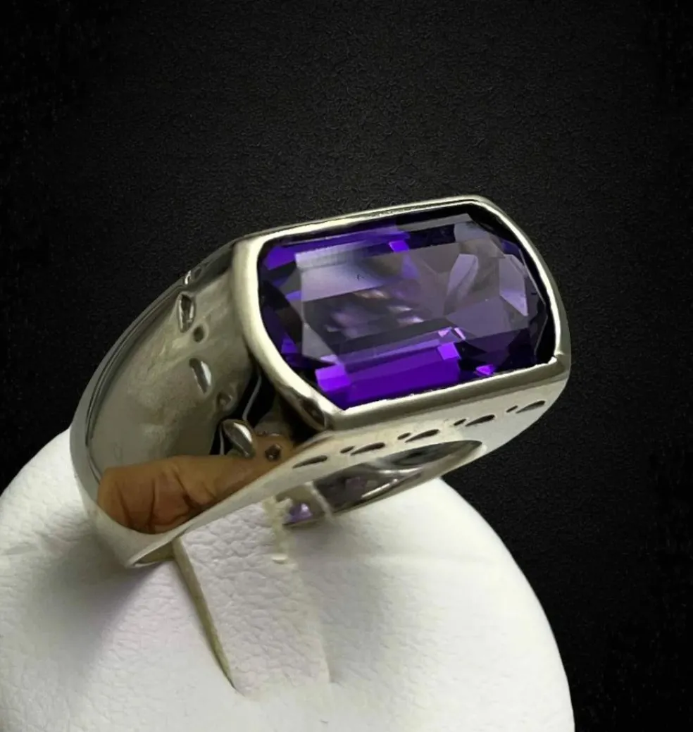 Bague moderne avec améthyste