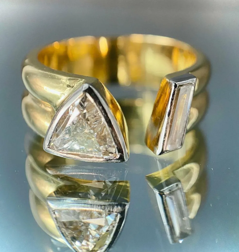 Bague moderne deux ors diamant triangle VS