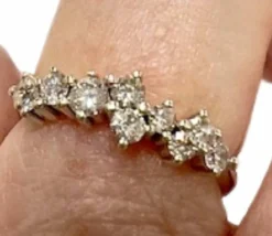 Bague moderne du 21e siècle en or 18 ct avec diamants