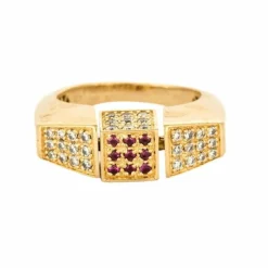 Bague moderne en or jaune, diamants, saphirs, rubis, émeraudes