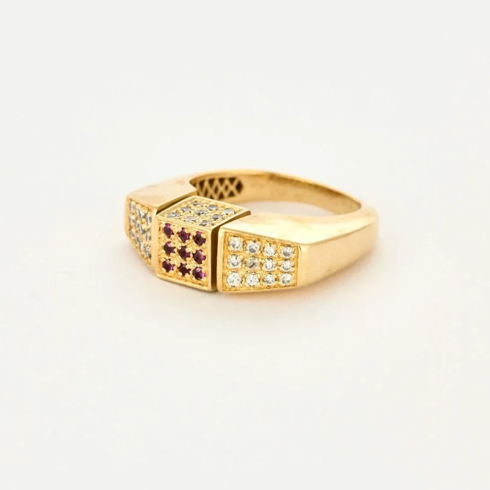 Bague moderne en or jaune, diamants, saphirs, rubis, émeraudes