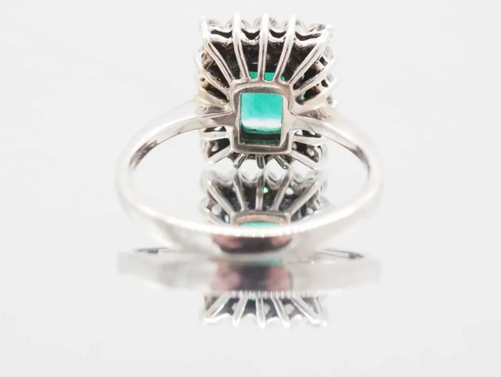 Bague moderne émeraude or blanc
