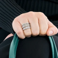 Bague moderne or blanc et diamants