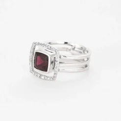 Bague moderne or gris, grenat et diamants