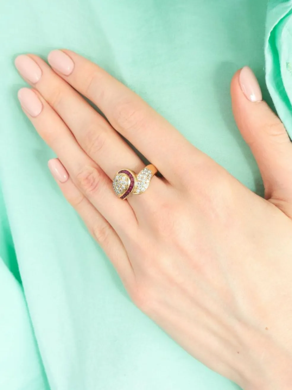 BAGUE MODERNE OR RUBIS & DIAMANTS