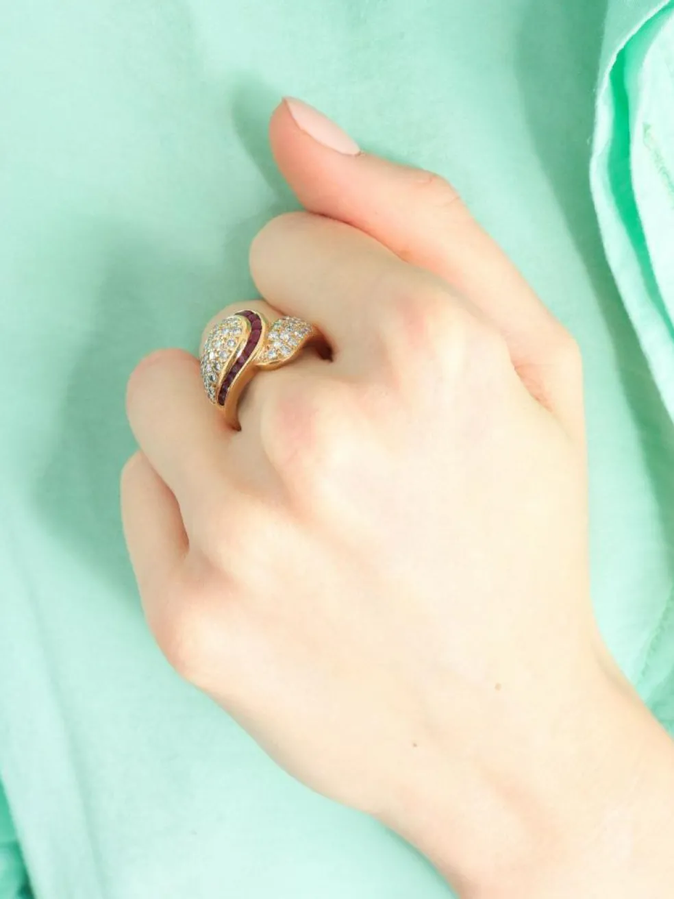 BAGUE MODERNE OR RUBIS & DIAMANTS
