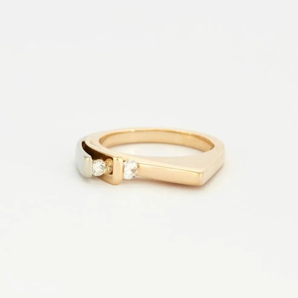 Bague moderniste diamants sertis sur or de deux couleurs 14 carats