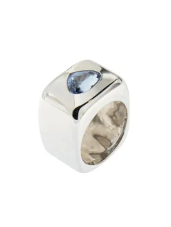 Bague Moderniste en or blanc et saphir naturel en coeur