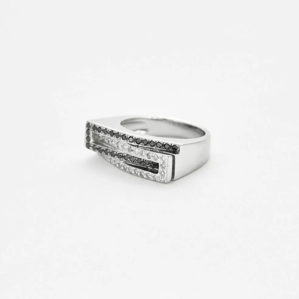Bague moderniste en or blanc et diamants noirs et blanc