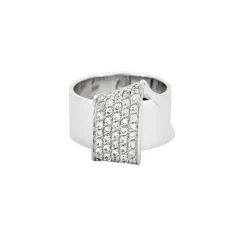 Bague moderniste en or gris et diamants