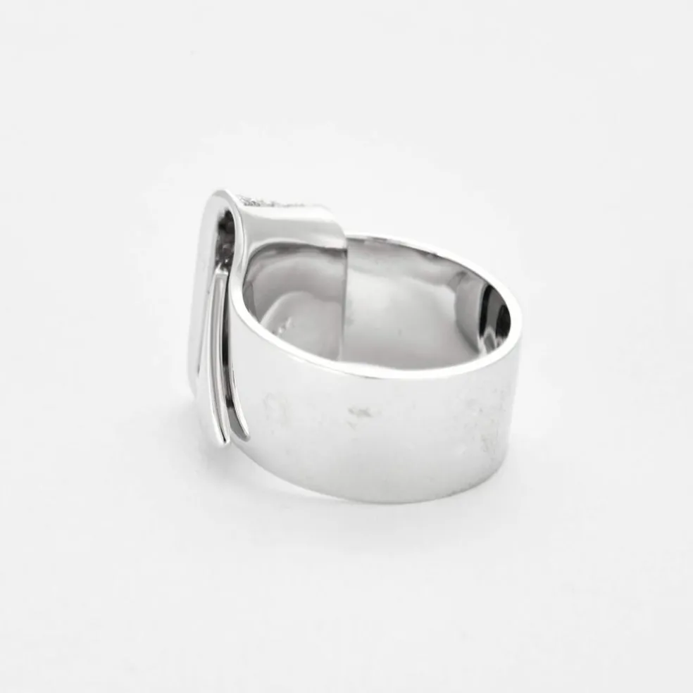 Bague moderniste en or gris et diamants