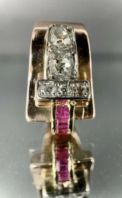 Bague modèle Tank asymétrique d'époque 1930/40 3 ors rubis diamants
