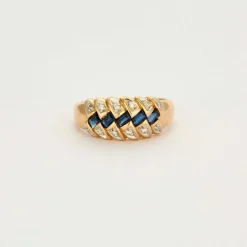 Bague motif tresse en or jaune, saphir et diamants