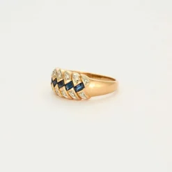 Bague motif tresse en or jaune, saphir et diamants