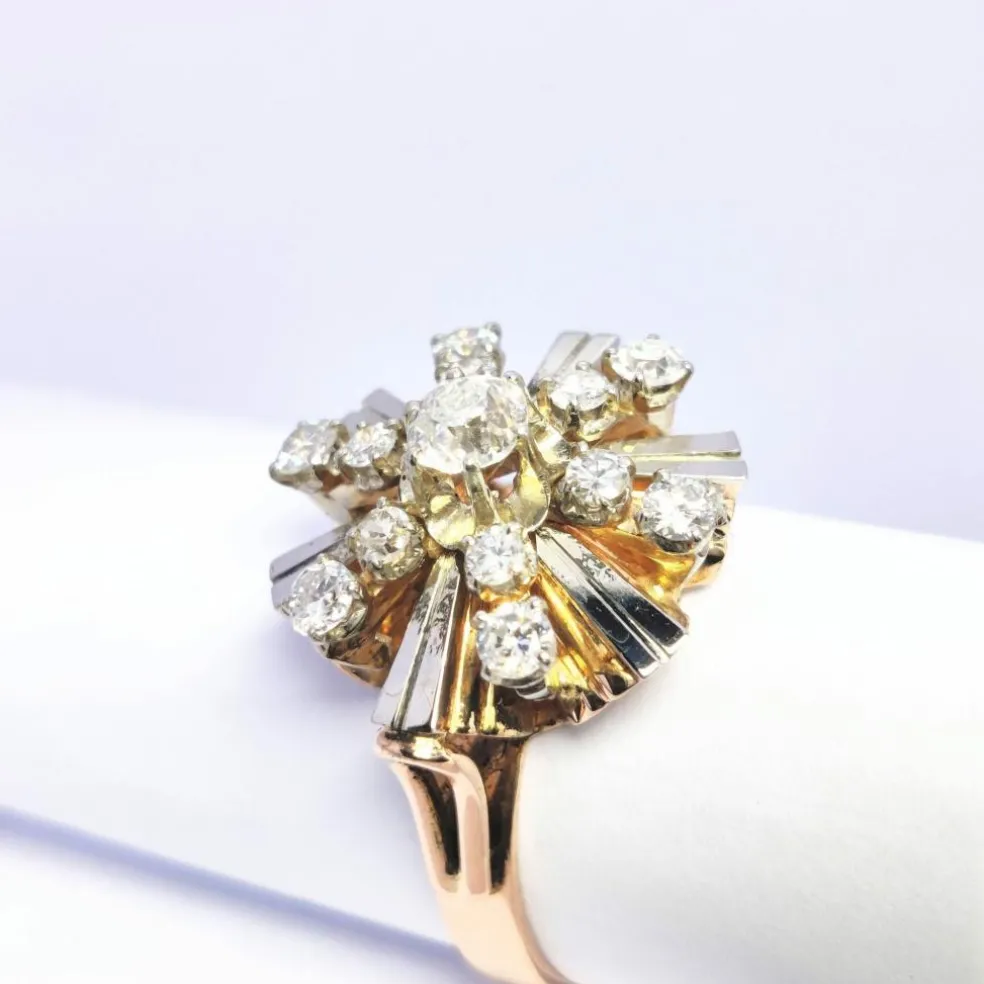 Bague motifs floraux en or rose et diamants