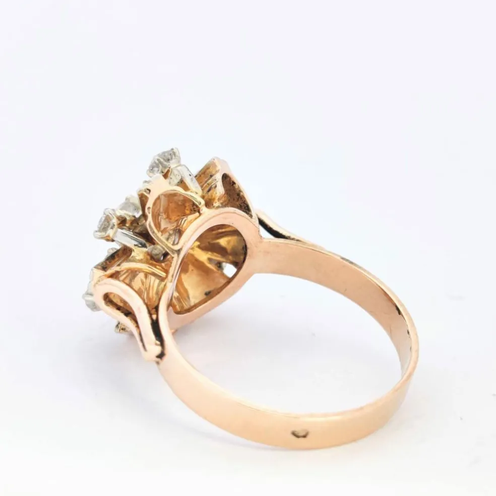 Bague motifs floraux en or rose et diamants