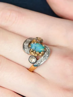 Bague Mouvementée Emeraude Diamants