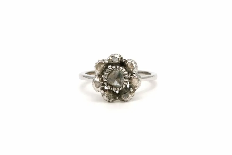 Bague Napoléon III en or blanc 18 carats et argent sertie de diamants "taille" rose