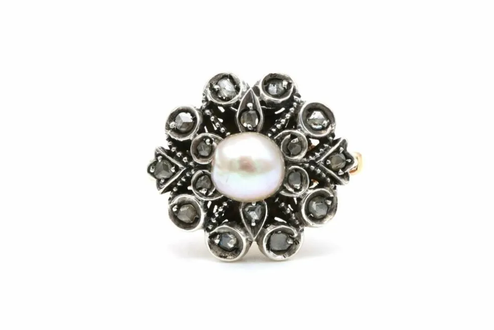 Bague Napoléon III en or jaune et argent, perle et diamants