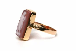 Bague Napoléon III en or jaune sertie d'un camée (agate)