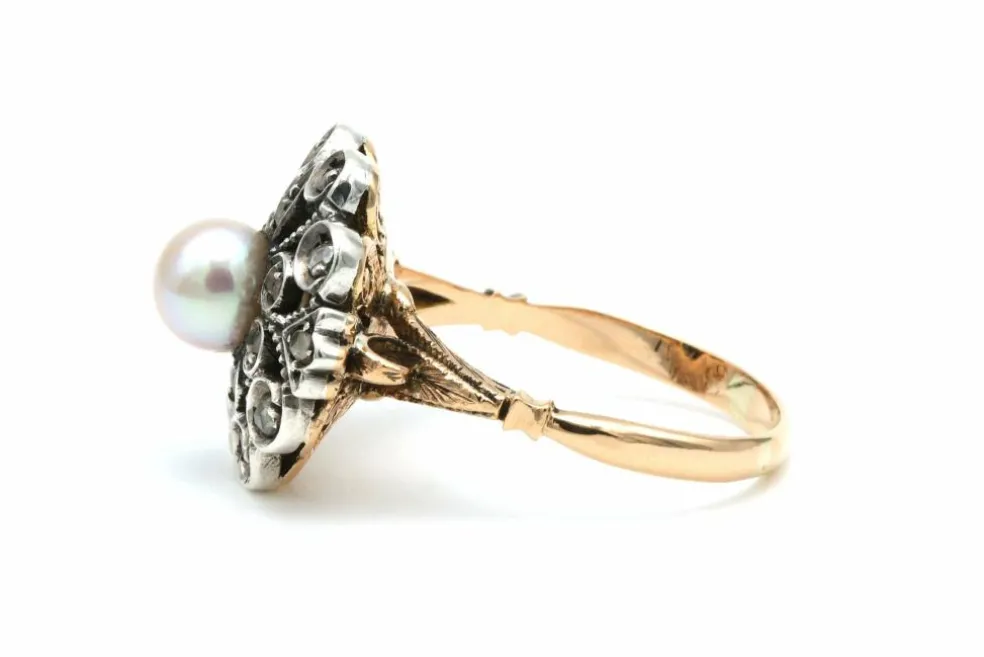 Bague Napoléon III en or jaune et argent, perle et diamants