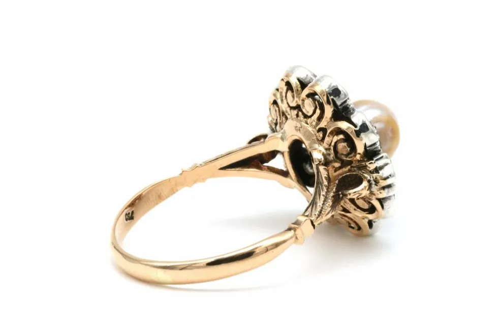Bague Napoléon III en or jaune et argent, perle et diamants
