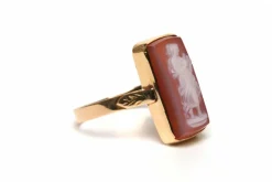 Bague Napoléon III en or jaune sertie d'un camée (agate)