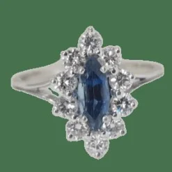 Bague navette en or blanc, saphir et diamants