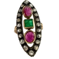BAGUE NAVETTE EN OR JAUNE AVEC RUBIS ET ÉMERAUDE