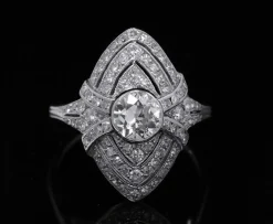 Bague navette en platine et diamants Art Déco