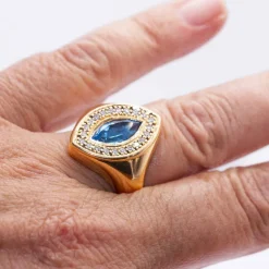 Bague navette en topaze et brillants