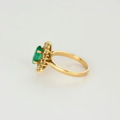 Bague navette, or jaune, diamants et émeraude