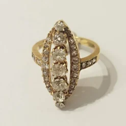Bague navette or jaune et diamants anciens