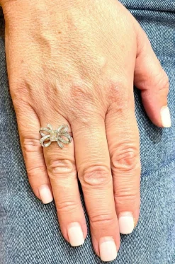 Bague Noeud en or blanc diamants