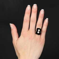 Bague onyx et ses perles de culture grise et dorée