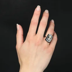 Bague onyx et ses perles de culture grise et dorée