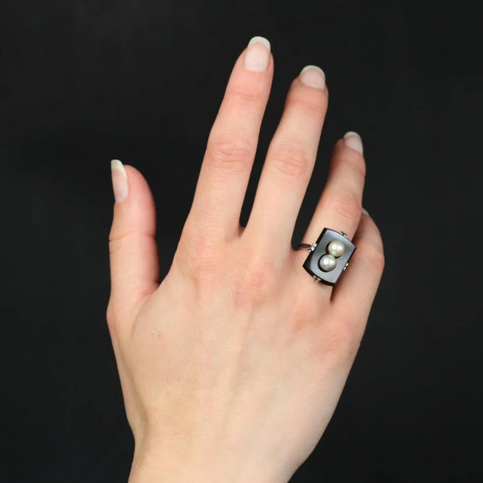 Bague onyx et ses perles de culture grise et dorée