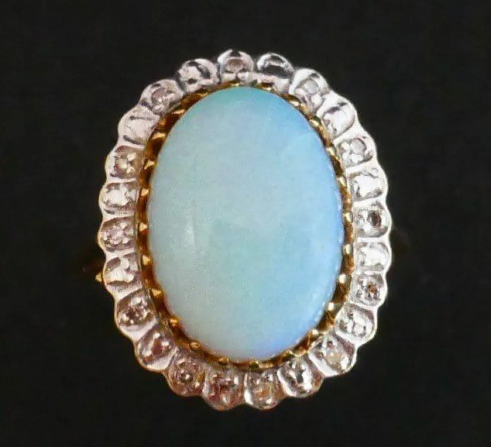 Bague opale cabochon et diamants
