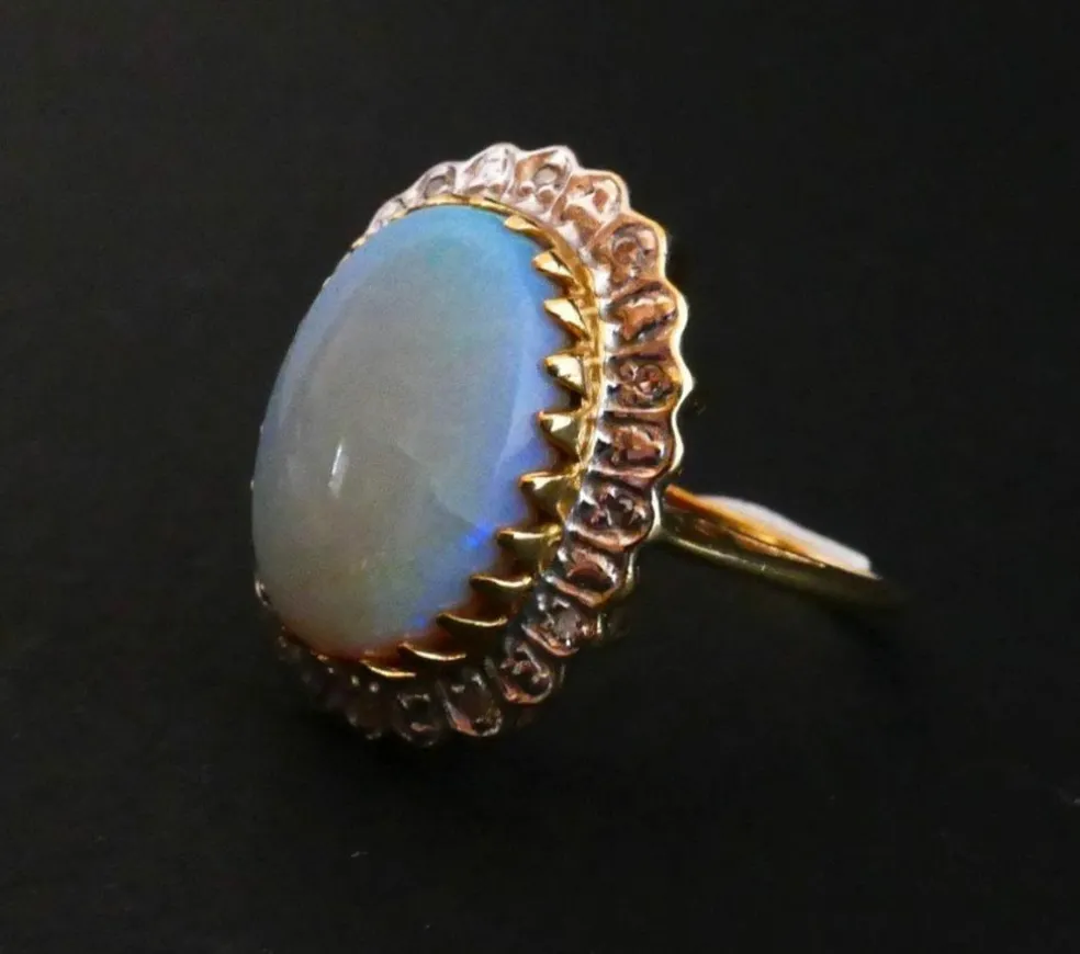 Bague opale cabochon et diamants