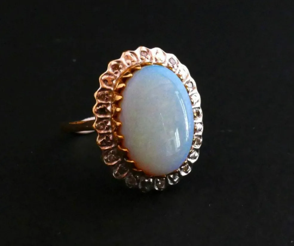 Bague opale cabochon et diamants