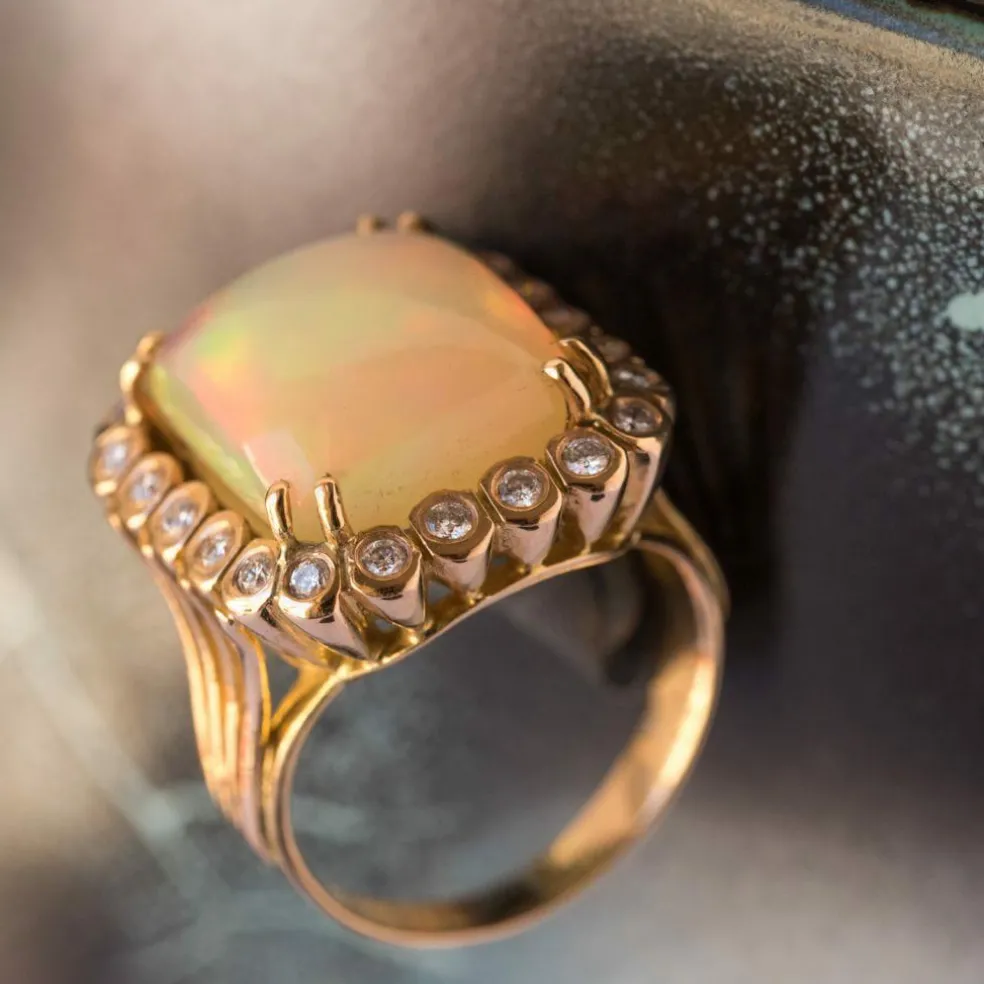 Bague opale et diamants vintage