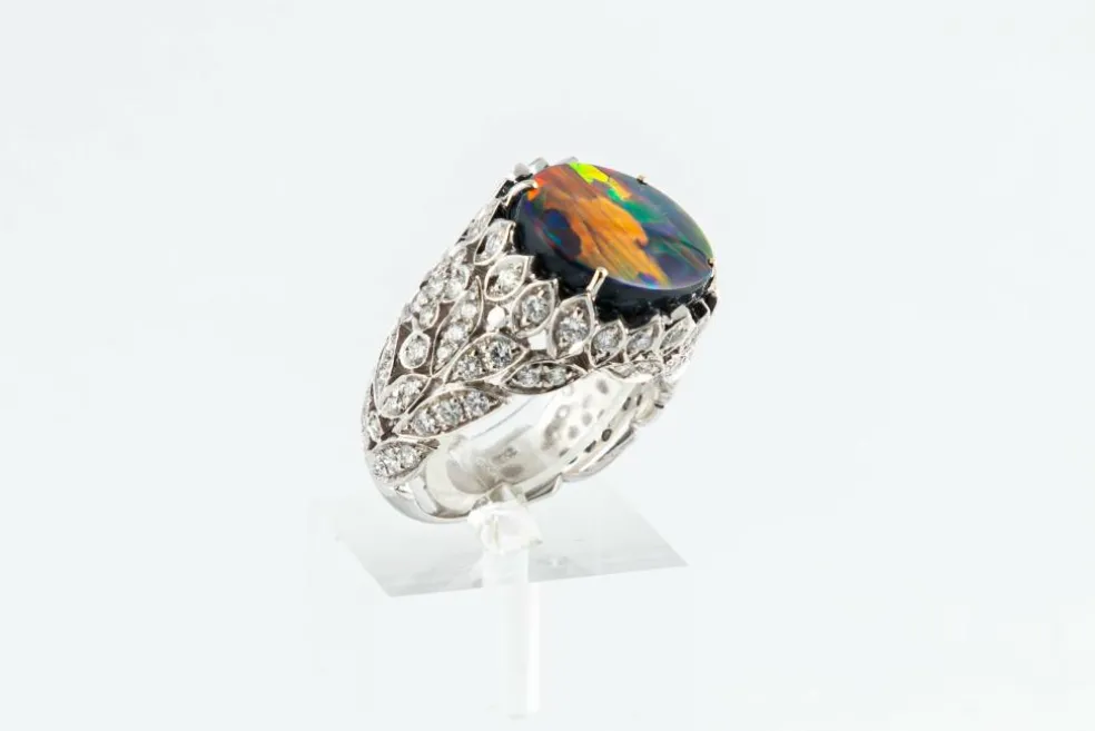 Bague opale noire d'Australie 4.74 cts, mine de Lightning Ridge