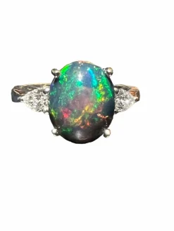 Bague Opale noire, diamant, or blanc