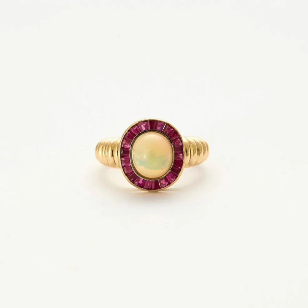 Bague opale or jaune et calibrés rubis