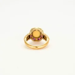 Bague opale or jaune et calibrés rubis