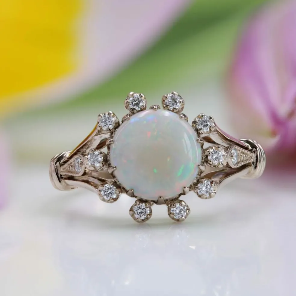 Bague opale ronde diamants or blanc