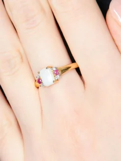 Bague opale taille émeraude et rubis or jaune