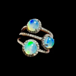 Bague opales et diamants en or jaune 18 Carat