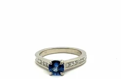 Bague Or Blanc 18 Carats Saphir et Diamants 0.800 Carats